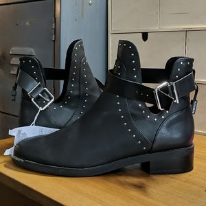 Pull&Bear flat black ankle boots with opening